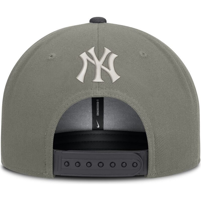 grune-flache-snapback-kappe-dri-fit-pro-structured-square-bill-der-new-york-yankees-mlb-von-nike