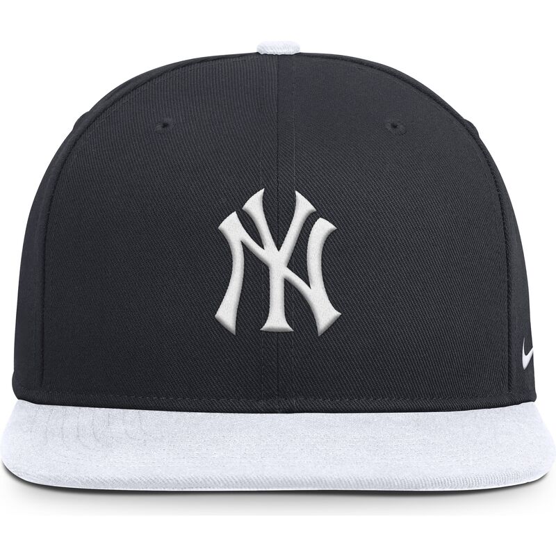 marineblaue-und-weisse-flache-snapback-kappe-dri-fit-pro-structured-square-bill-von-new-york-yankees-mlb-von-nike