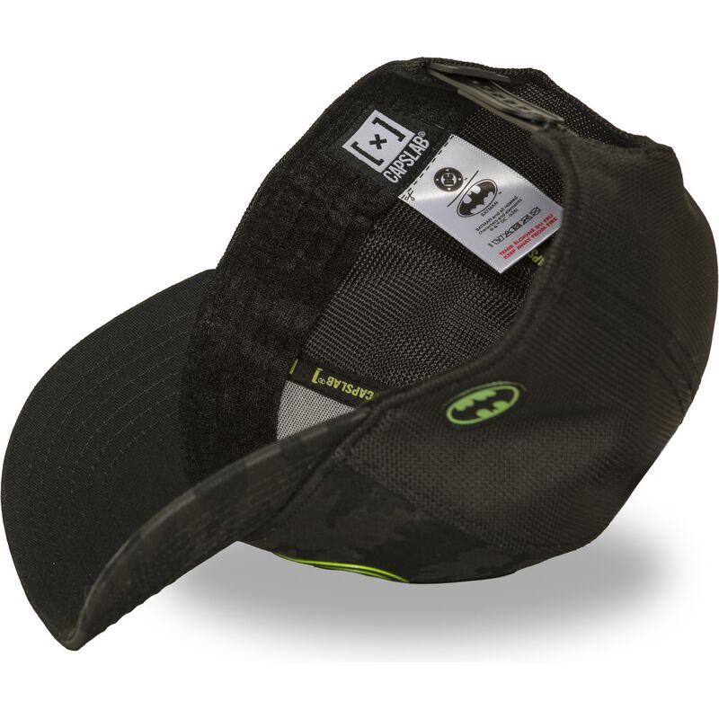 trucker-cap-schwarzes-camouflage-batman-dc11-logb-dc-comics-von-capslab