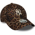 mutzen-gebogen-leopard-verstellbares-band-9forty-leopard-cosy-der-new-york-yankees-mlb-von-new-era