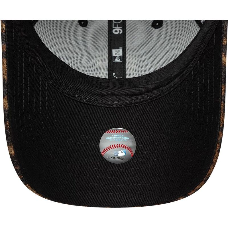 mutzen-gebogen-leopard-verstellbares-band-9forty-leopard-cosy-der-new-york-yankees-mlb-von-new-era