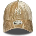 mutzen-gebogen-beige-verstellbares-band-9twenty-velour-der-new-york-yankees-mlb-von-new-era