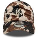 mutzen-gebogen-braun-verstellbares-band-9twenty-animal-print-der-new-york-yankees-mlb-von-new-era