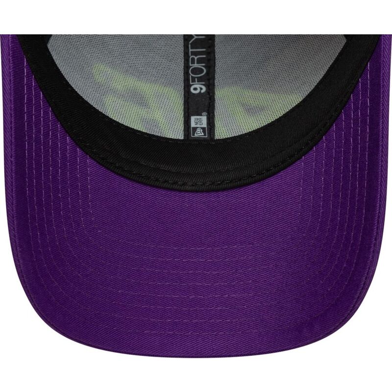 mutzen-gebogen-violett-verstellbares-band-9forty-wordmark-der-valentino-rossi-vr46-motogp-von-new-era mutzen-gebogen-violett-verstellbares-band-9forty-wordmark-der-valentino-rossi-vr46-motogp-von-new-era