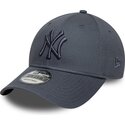mutzen-gebogen-grau-verstellbares-band-9forty-league-essential-der-new-york-yankees-mlb-von-new-era