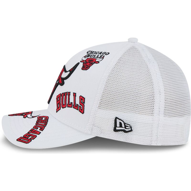 mutzen-gebogen-weiss-snapback-9forty-m-crown-a-frame-all-over-der-chicago-bulls-nba-von-new-era