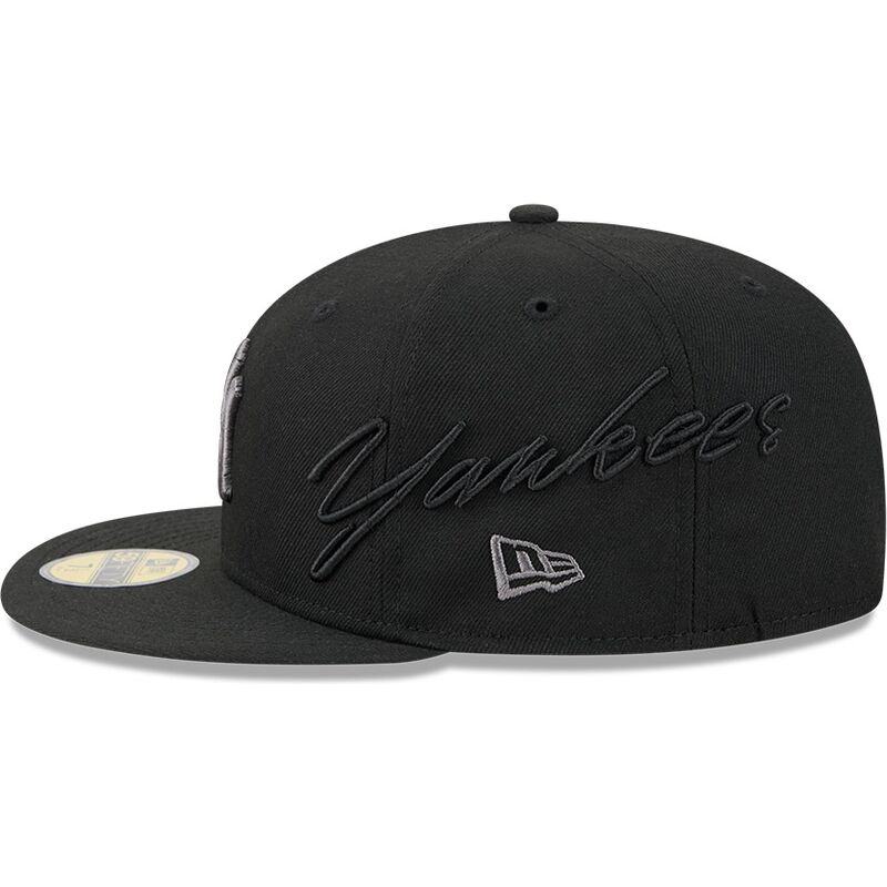 mutzen-flach-schwarz-angepasst-59fifty-side-script-der-new-york-yankees-mlb-von-new-era