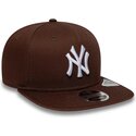 mutzen-flach-braun-snapback-9fifty-original-fit-league-essential-der-new-york-yankees-mlb-von-new-era