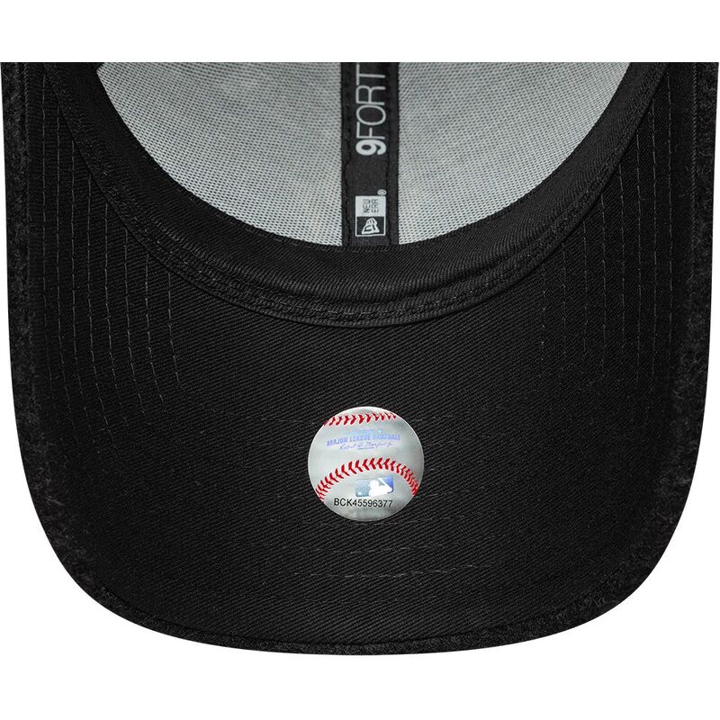 mutzen-gebogen-schwarz-snapback-9forty-winter-borg-der-new-york-yankees-mlb-von-new-era