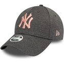 graue-verstellbare-curved-cap-mit-rosa-logo-9forty-tech-jersey-der-new-york-yankees-mlb-von-new-era