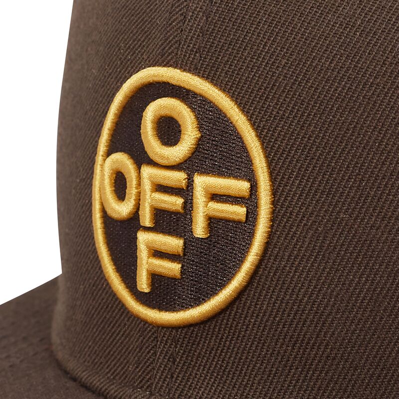 mutzen-flach-braun-snapback-off-embroidered-twill-von-l-ab-c-o-off-white