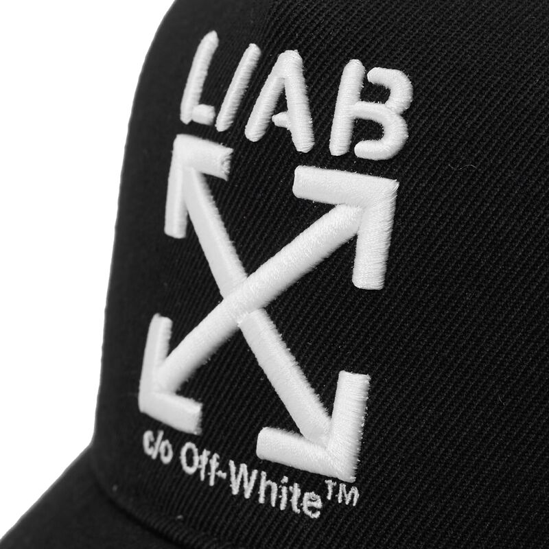 mutzen-gebogen-schwarz-verstellbares-band-clamp-arrows-twill-von-l-ab-c-o-off-white mutzen-gebogen-schwarz-verstellbares-band-clamp-arrows-twill-von-l-ab-c-o-off-white