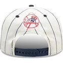 mutzen-gebogen-marineblau-snapback-19twenty-pinstripe-der-new-york-yankees-mlb-von-new-era