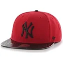 rote-snapback-flachkappe-mit-glanzendem-schirm-von-mlb-new-york-yankees-von-47-brand
